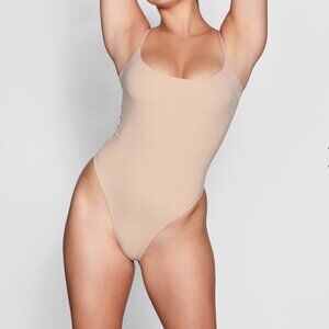 SKIMS WOMENS CAMI BODYSUIT CLAY SIZE SMALL NWOT